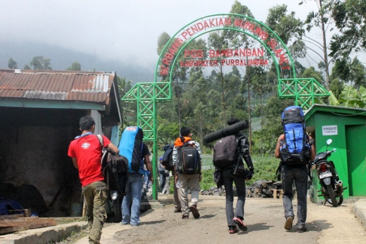 Ratusan pendaki sambut Tahun Baru 2019 di Gunung Slamet