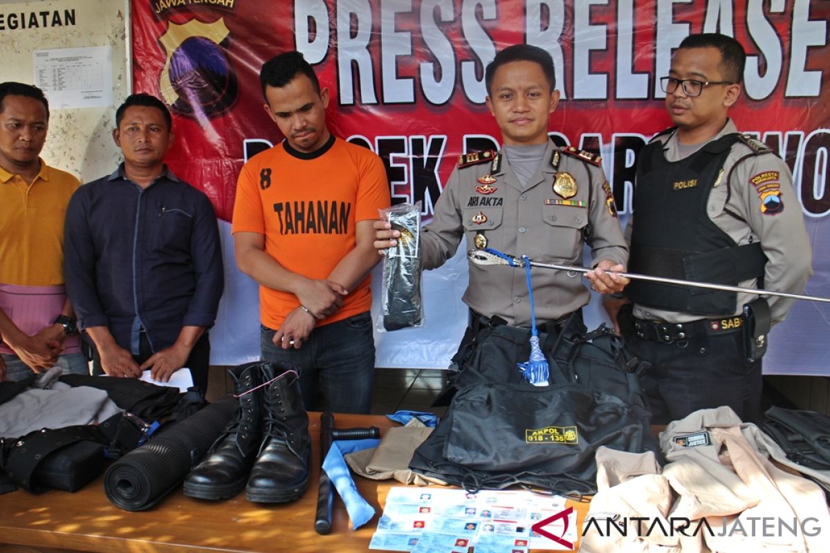 Janjikan korban masuk Polri, Kompol gadungan ditangkap polisi