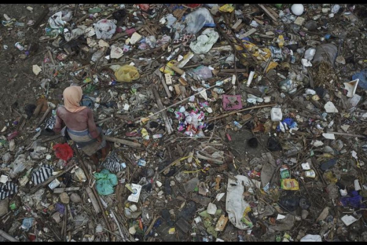 Buruknya pengelolaan sampah di Desa Kediri