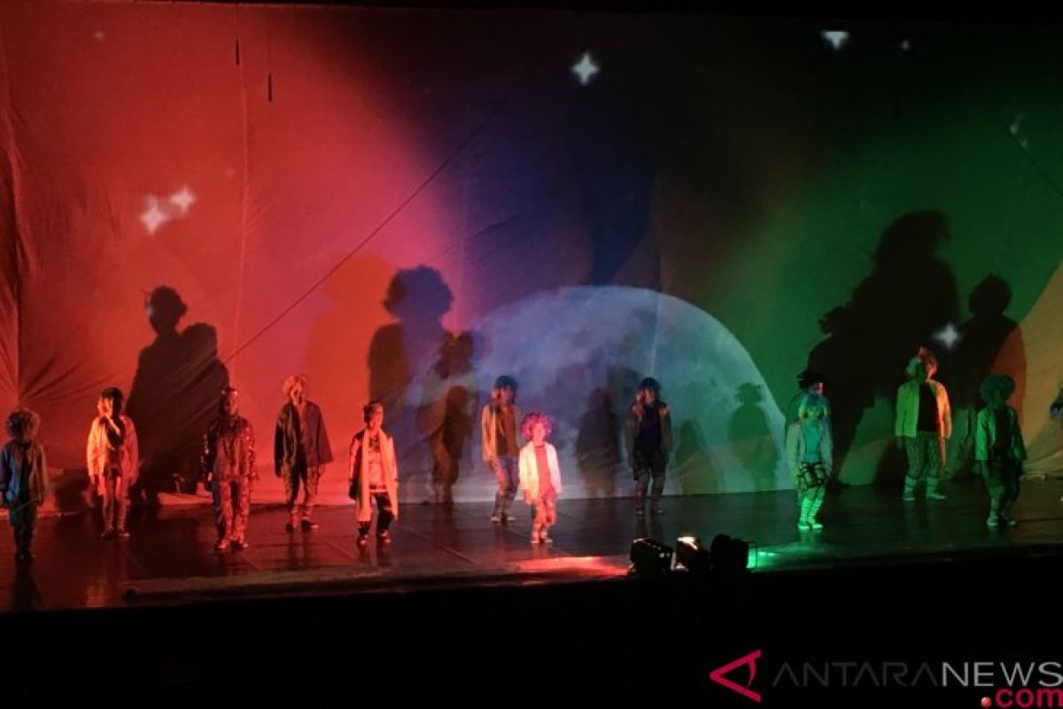 Pertunjukan "Help!"dari Teater Tanah Air , manjakan mata penonton