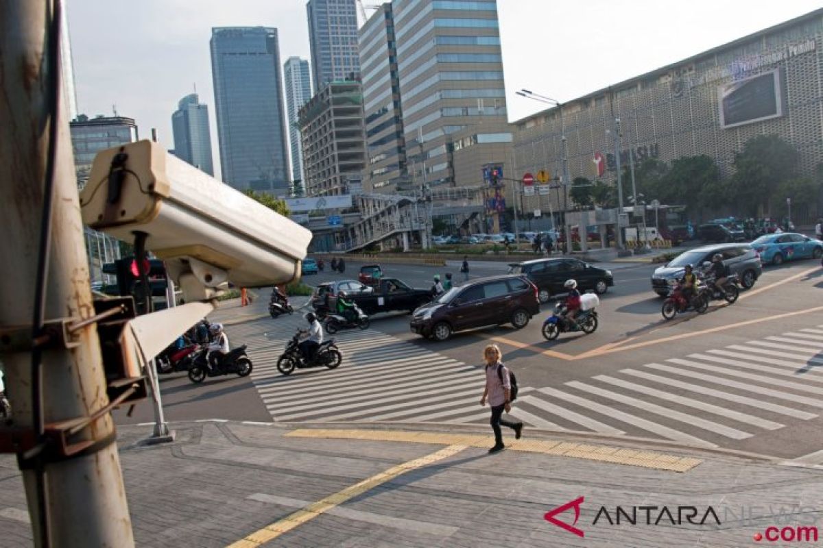 Pengamat menyebutkan tilang elektronik untuk tertib lalu lintas masyarakat