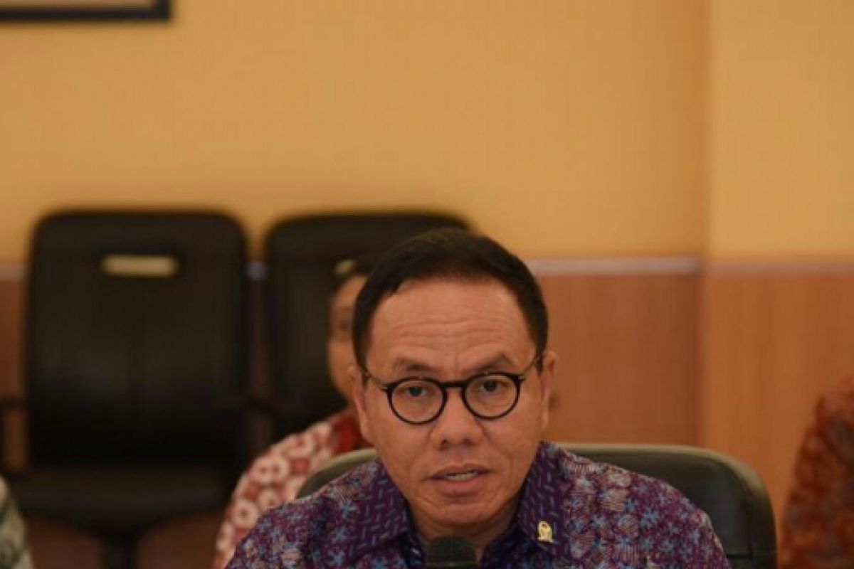 Legislator anggap kebijakan OJK dapat merugikan konsumen