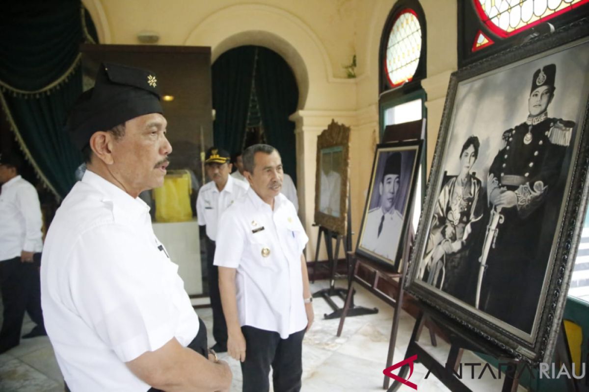 Luhut Pandjaitan kagum lihat Istana Siak, teringat Paris dan London