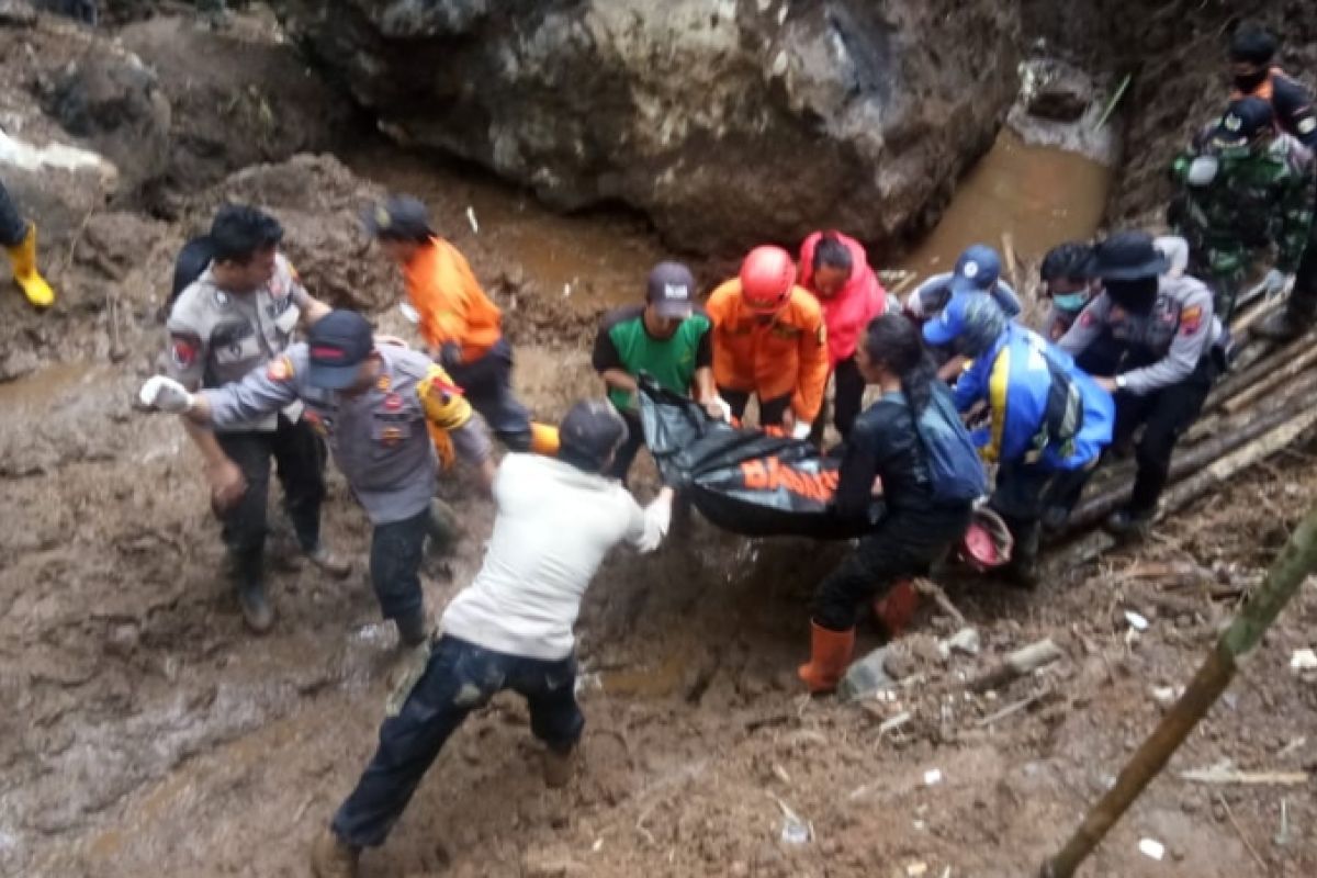 Empat hari pencarian, kakek korban longsor di Wonosobo ditemukan