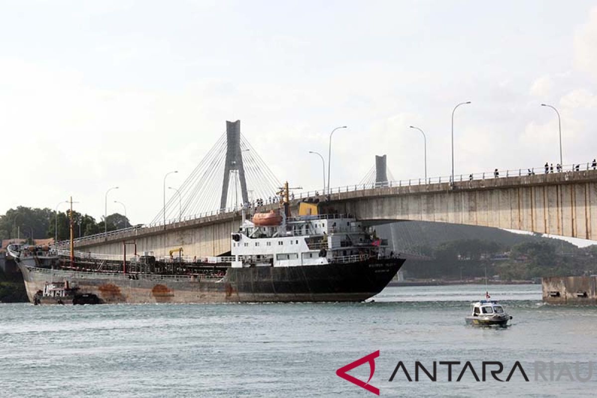 Tanker Eastern Glory Tabrak Jembatan Barelang Batam, ini penyebabnya