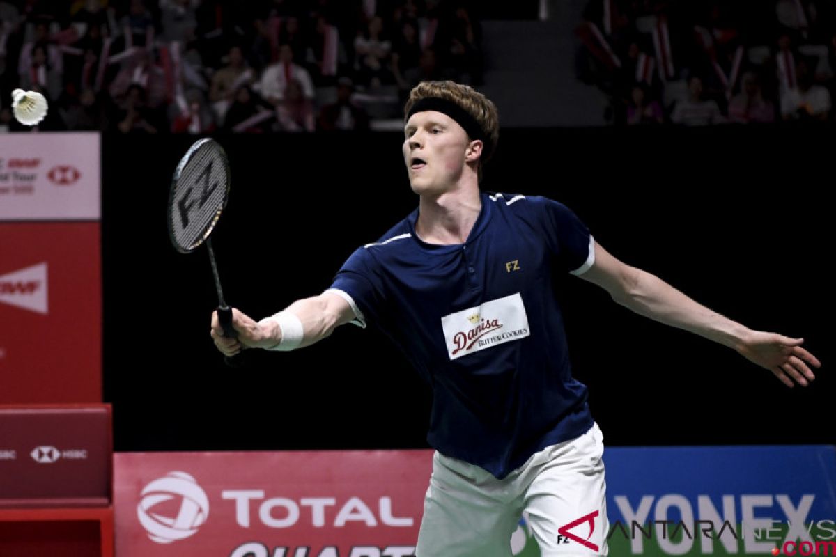 Shi Yu Qi cedera di lapangan, Anders Antonsen melaju ke perempa final