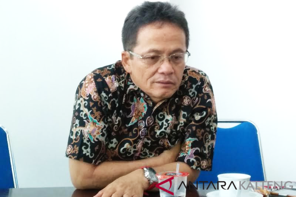 Tuntaskan raperda inisiatif perlindungan Adat Dayak, kata Freddy Ering