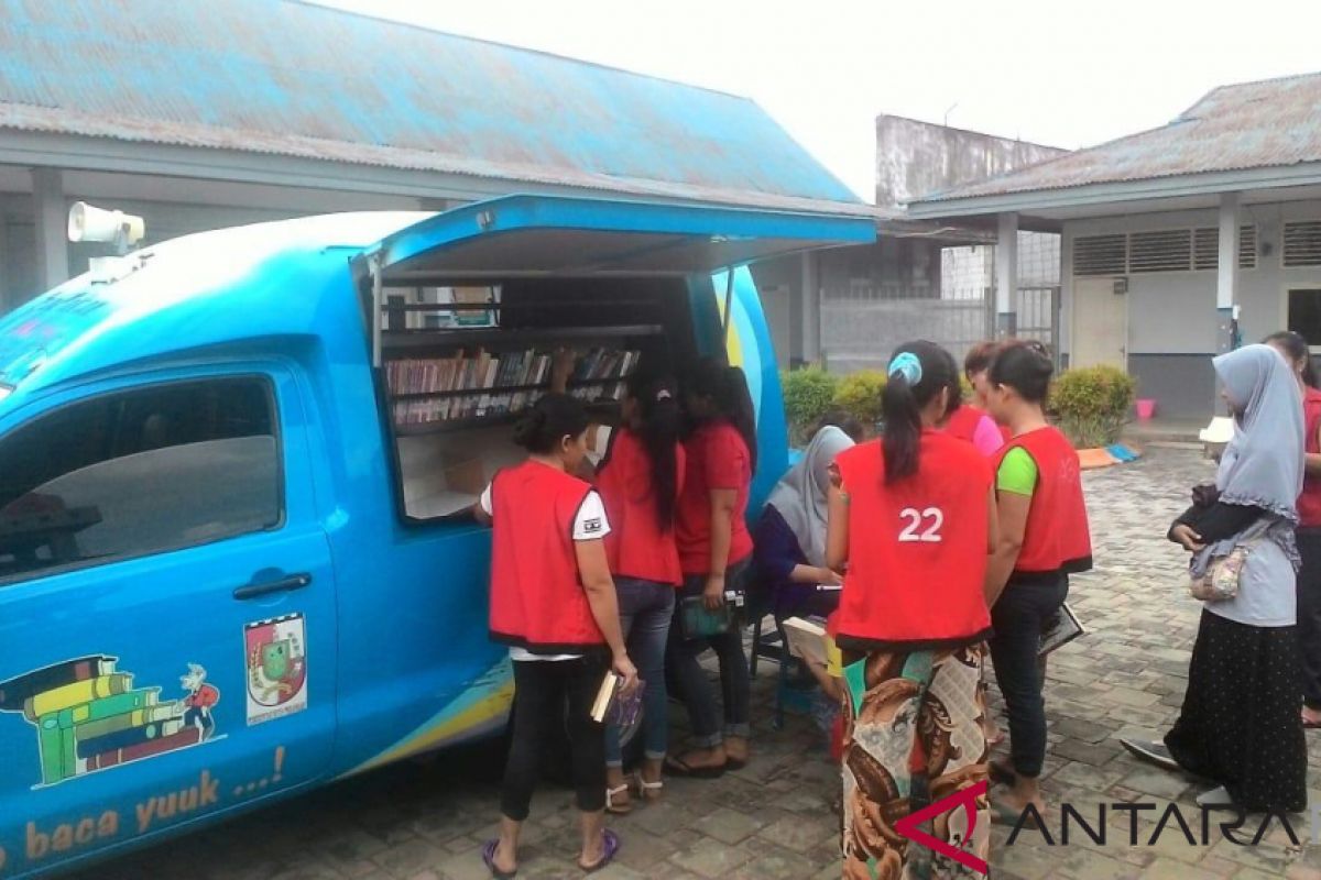 Perpustakaan Keliling Pekanbaru pinjamkan buku untuk lapas perempuan-anak