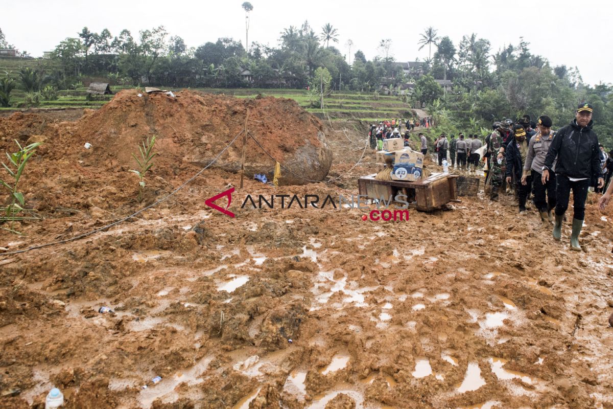 Lagi, petugas temukan lima korban longsor Cisolok