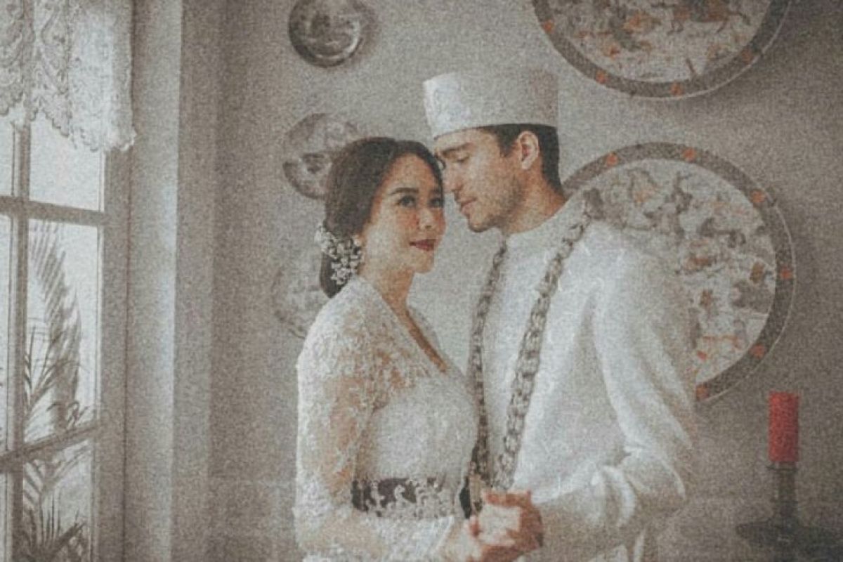 Aura Kasih unggah foto pernikahannya di medsos