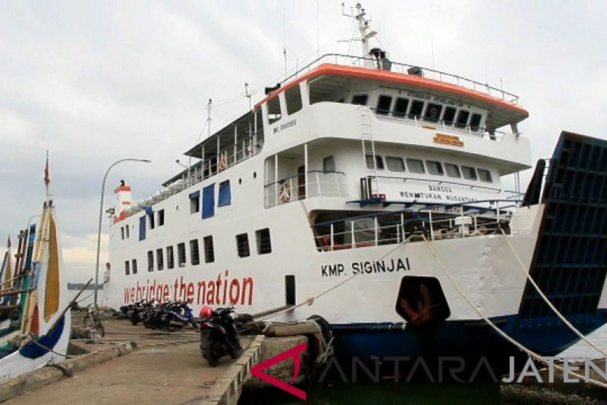 Sempat tertahan, ratusan wisatawan di Karimunjawa dapat diseberangkan