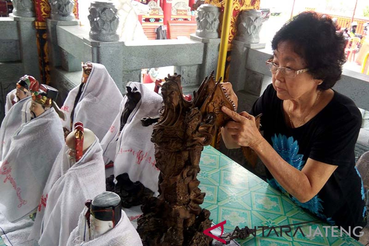 "Kimsin" Kelenteng Boen Tek Bio Banyumas dimandikan (VIDEO)