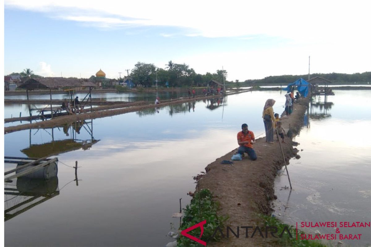 Wisata pemancingan Maros dipadati pengunjung