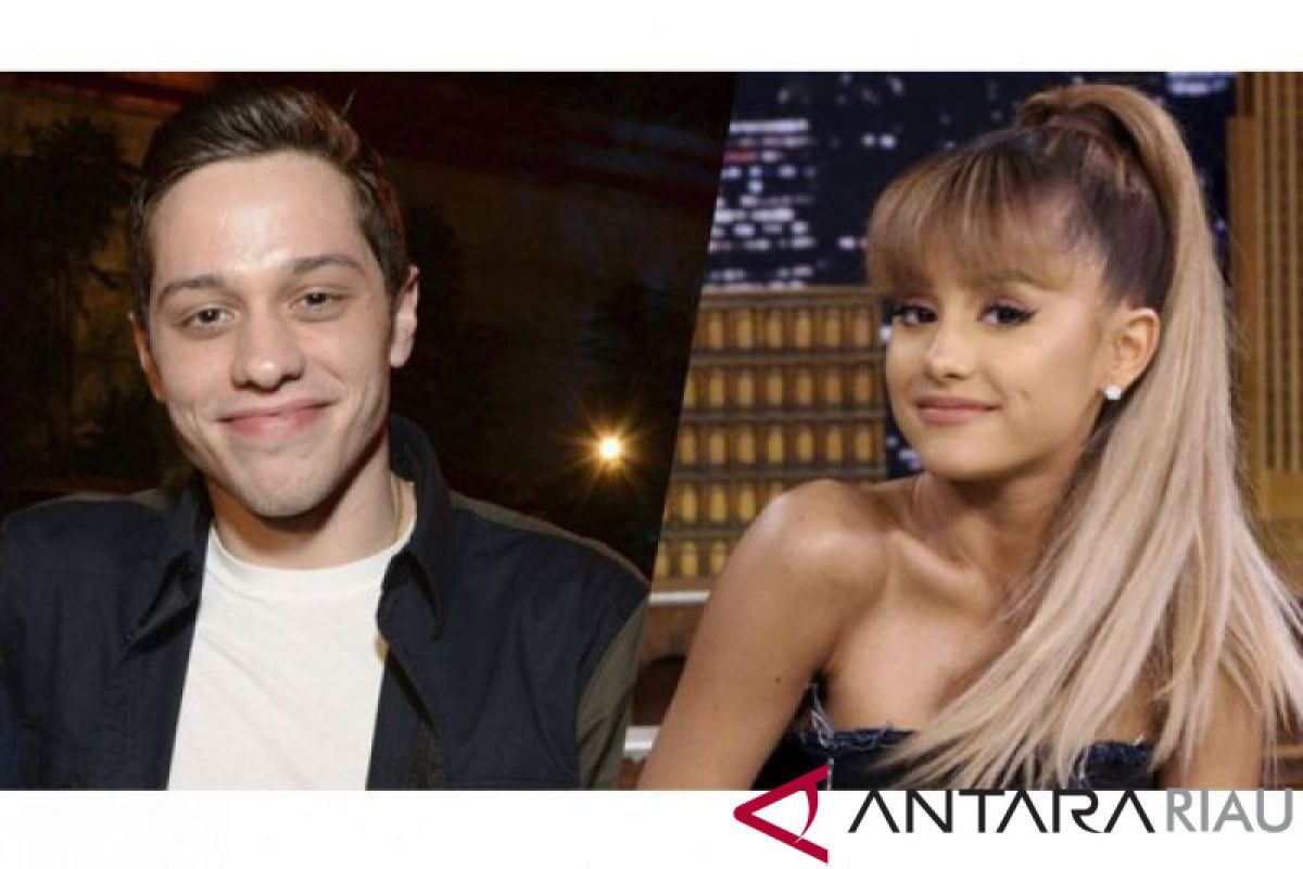 Setelah putus dari Ariana Grande, Pete Davidson menangis di depan ibunya