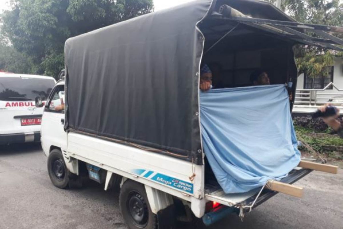 Ditinggal ke warung makan, mobil pick up raib digondol maling