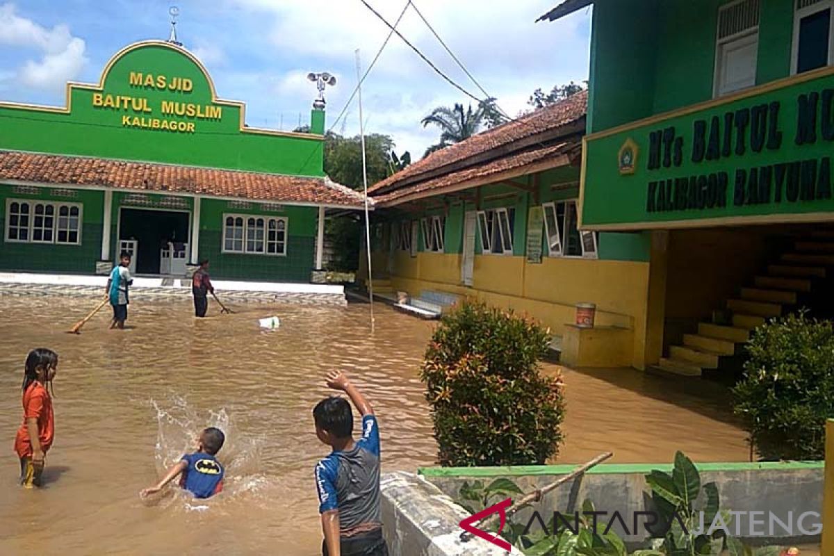 Banjir di Banyumas ganggu kegiatan belajar mengajar (VIDEO)