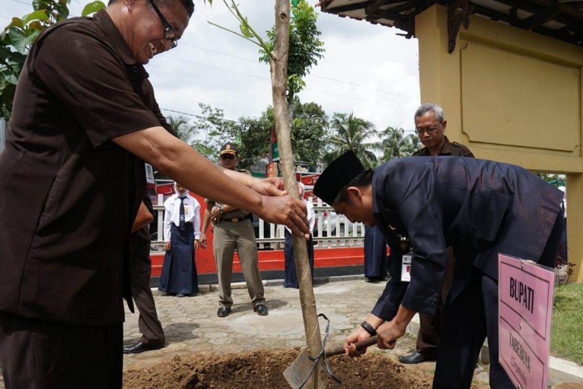 Bupati Magelang minta aparatur desa lestarikan SDA