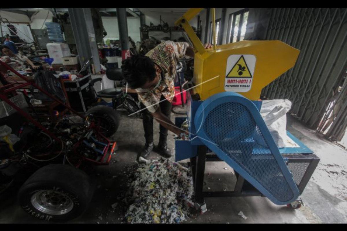 Fakultas Teknik UGM ciptakan mesin pencacah plastik