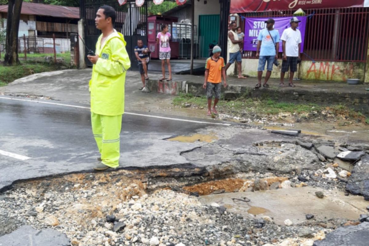 Sejumlah kawasan di Kota Jayapura banjir dan tanah longsor