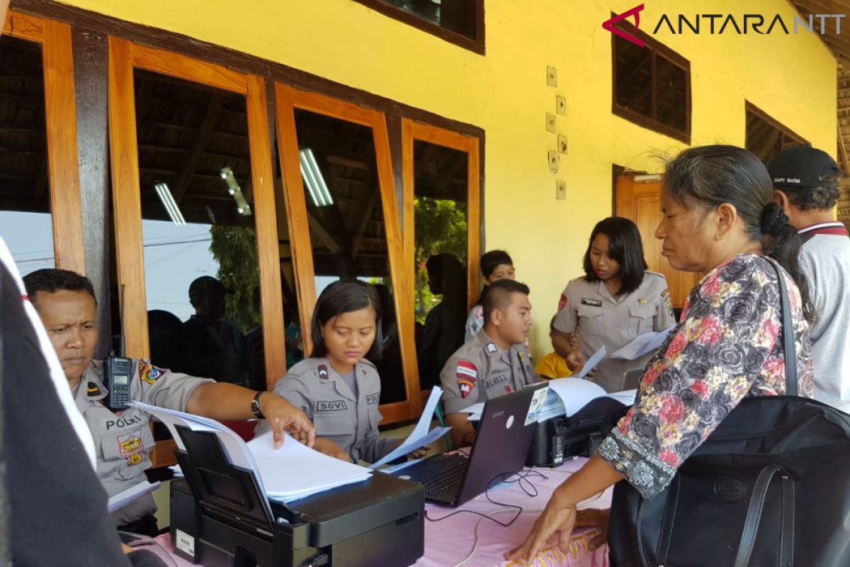 Polda NTT bantu lakukan perekaman e-KTP