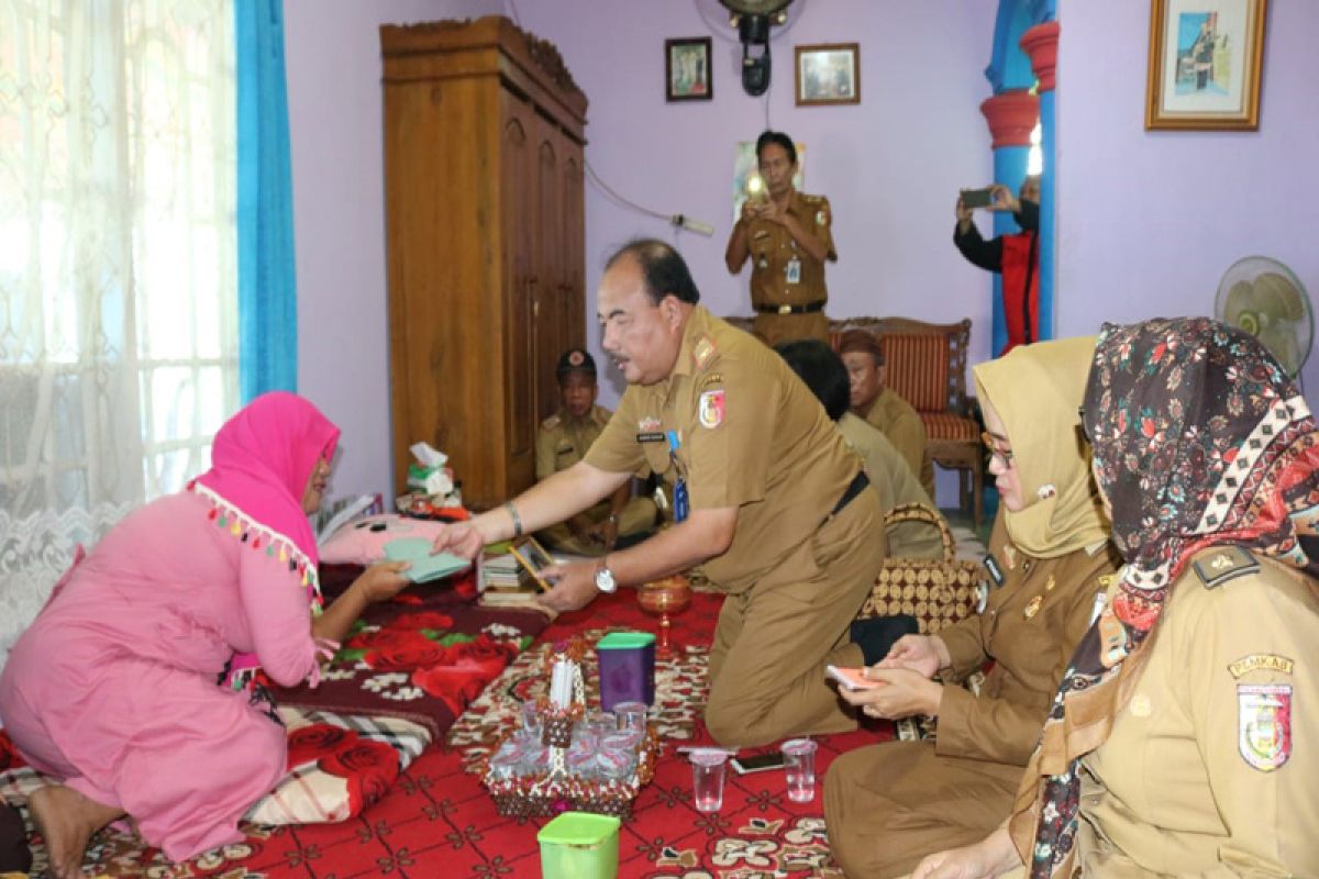 Pemkab Tuba berikan bantuan kepada korban meninggal akibat banjir