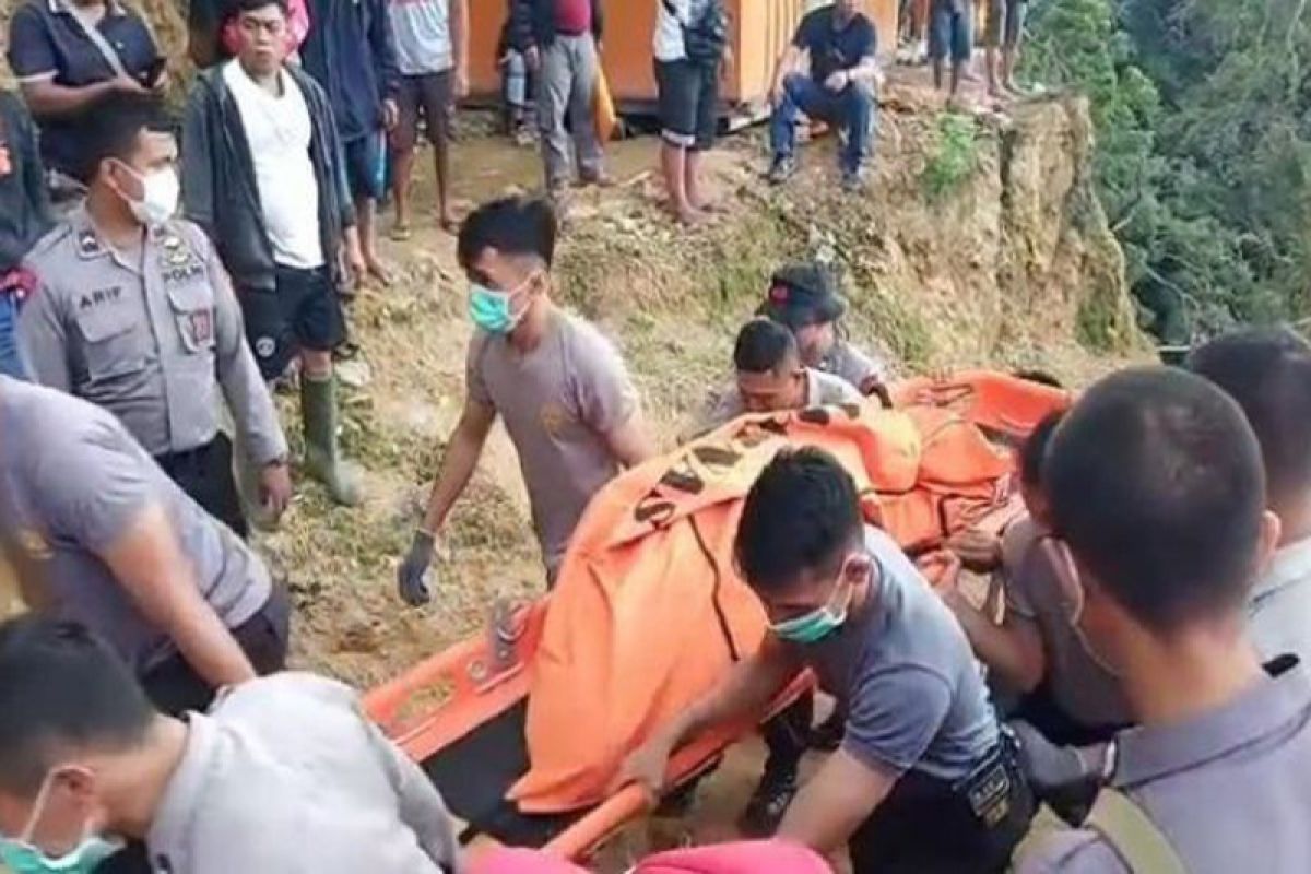 Dua penambang emas meninggal dalam lubang tambang