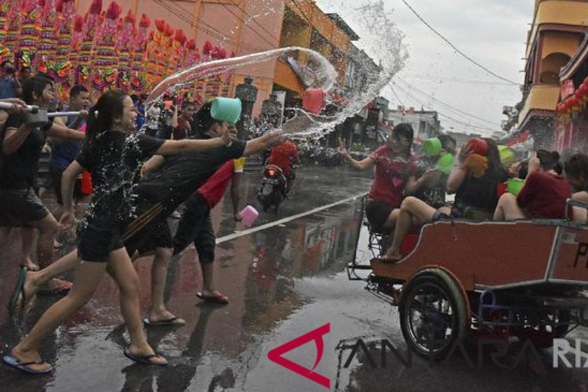 Festival "Perang Air" Steril dari Kampanye Politik