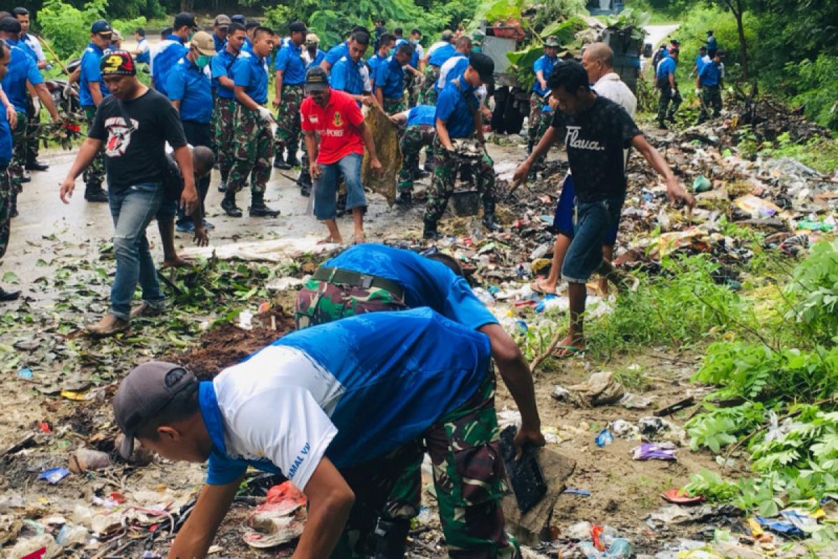 Lantamal VII dukung program "Jumat bersih"