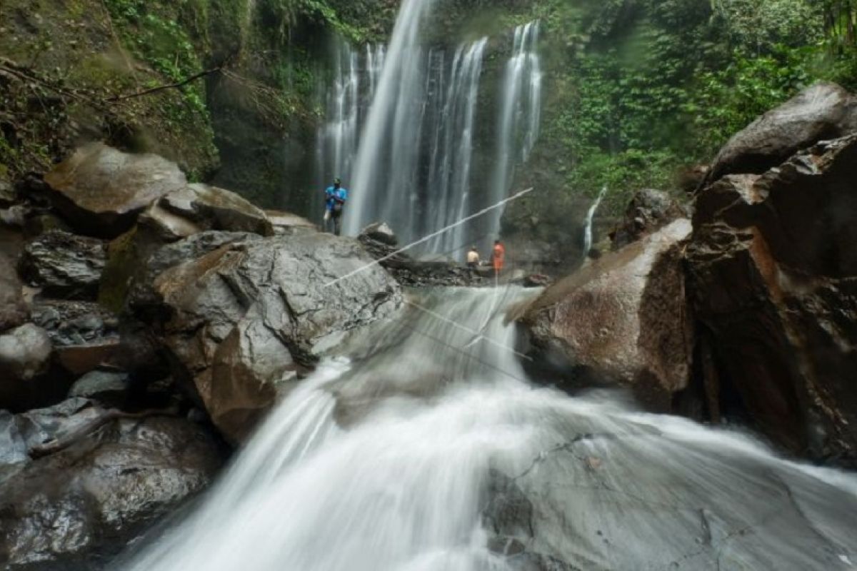 40 wisatawan mancanegara terjebak di air terjun Tiu Kelep pascagempa tektonik