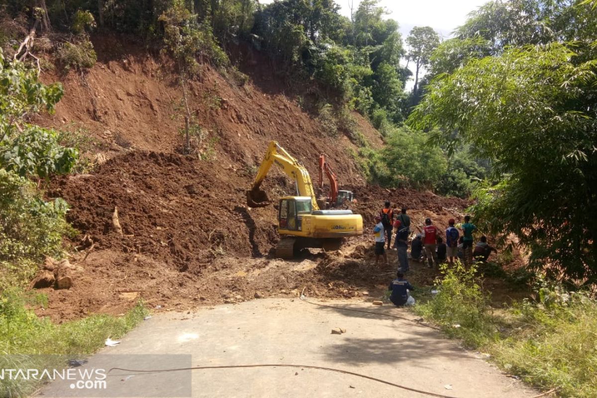 Satu desa di Manggarai Barat masih terisolir