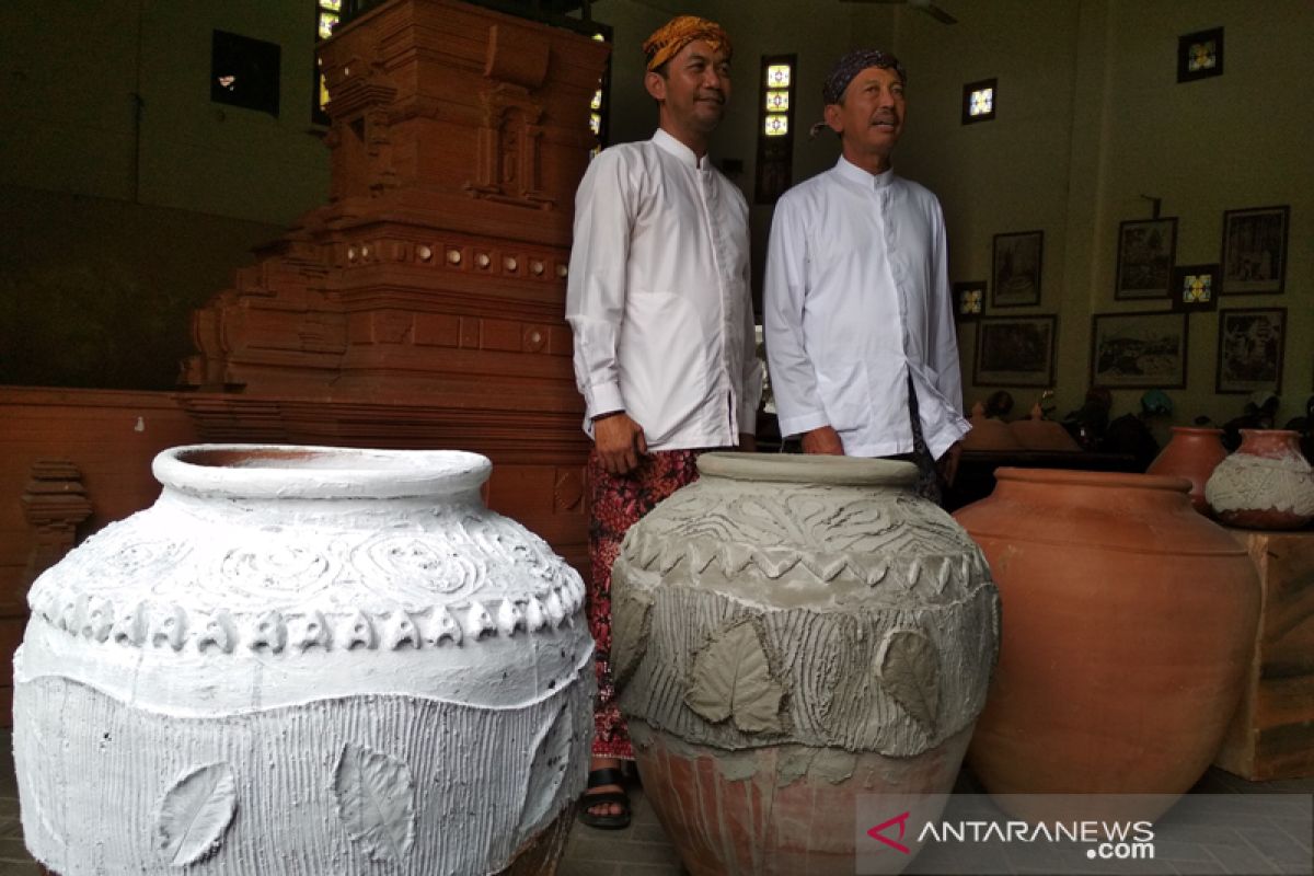 50 mata air dikirab ke Masjid Menara Kudus