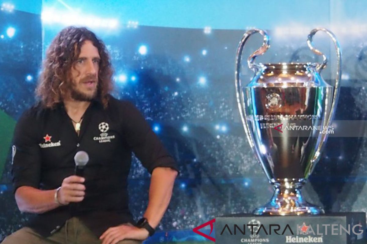 Carles Puyol puji Gerard Pique sebagai bek terbaik di dunia