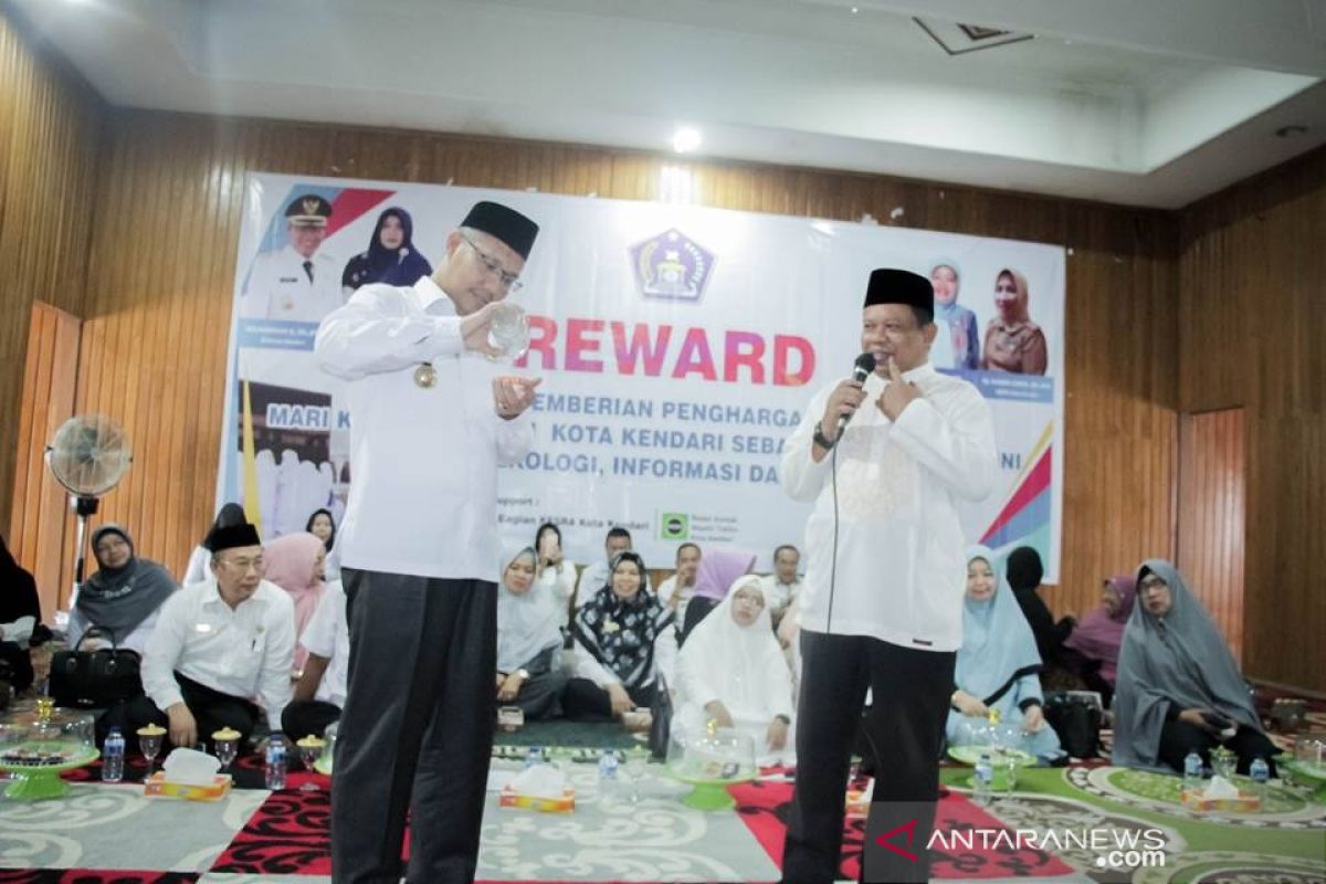 Pemkot Kendari berangkatkan umroh gratis 28 anggota BKMT