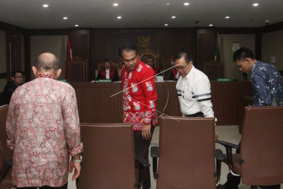 Terbukti terima suap, empat anggota DPRD Kalteng dituntut 6 dan 7 tahun penjara