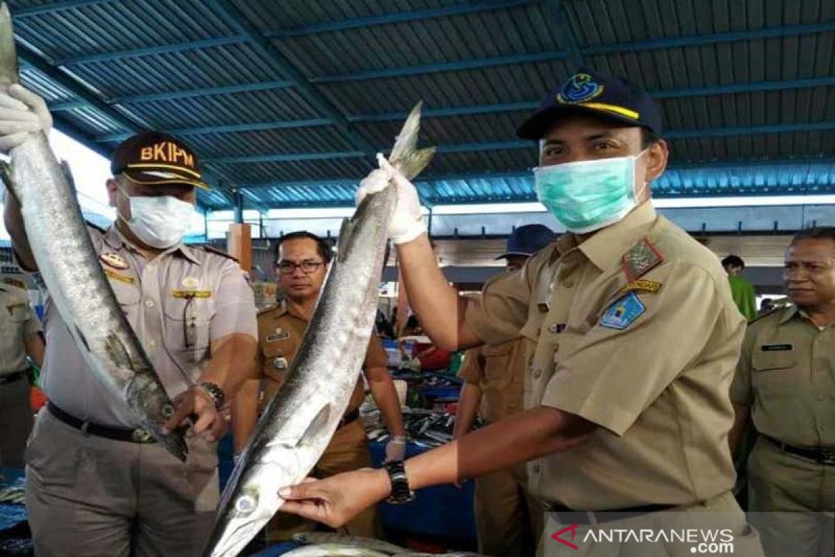 BKIPM monitoring mutu ikan di Pelelangan Kendari