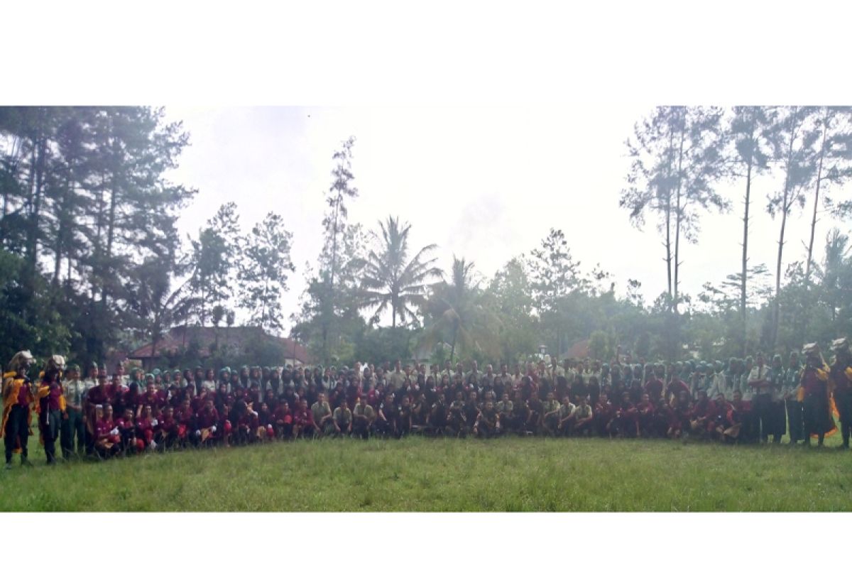 Drumband Polbangtan YoMa dan Marching Band Malang berkolaborasi