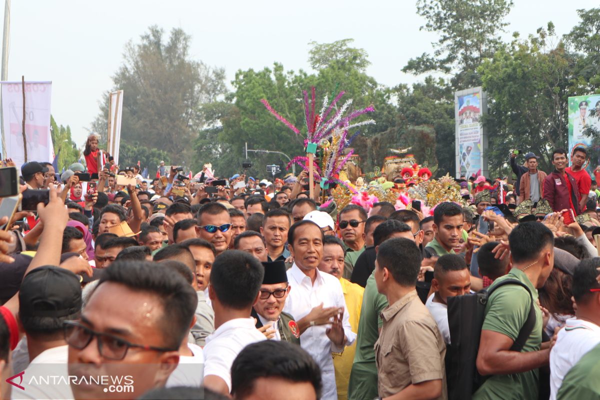 Dengarkan keluhan warga di Kampanye terbuka, Jokowi dukung Roro Dumai-Malaka