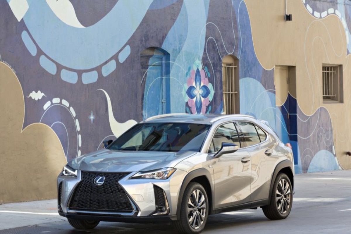 Lexus UX, "crossover" mewah bagi perempuan mapan