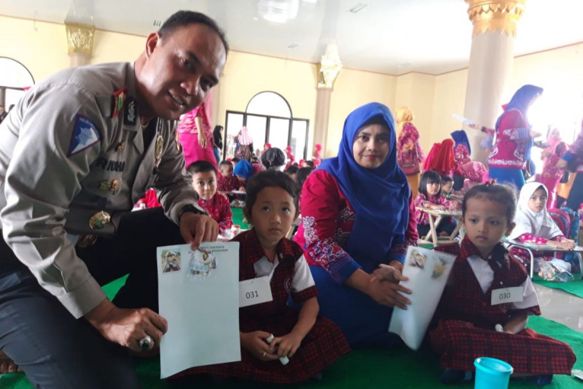 Polres Pesawaran Sosialisasi UULAJ Melalui Lomba Mewarnai