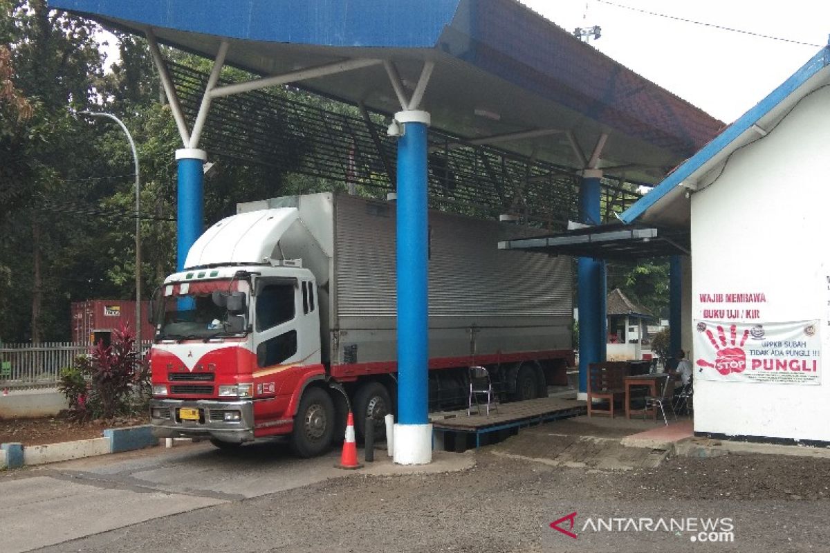 Jalan tol dibuka, volume truk di Jembatan Timbang Subah anjlok