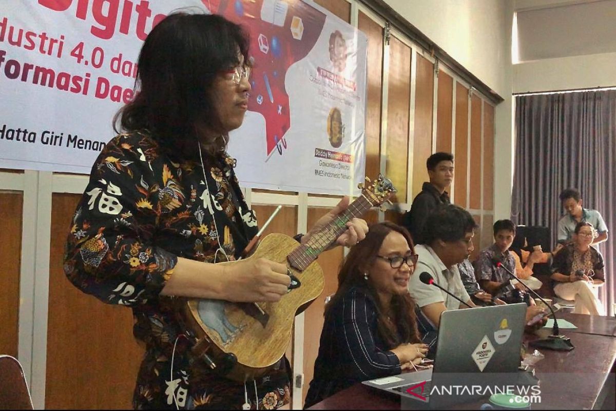 Doddy Hernanto perkenalkan karyanya "gitar gawai" di Lombok