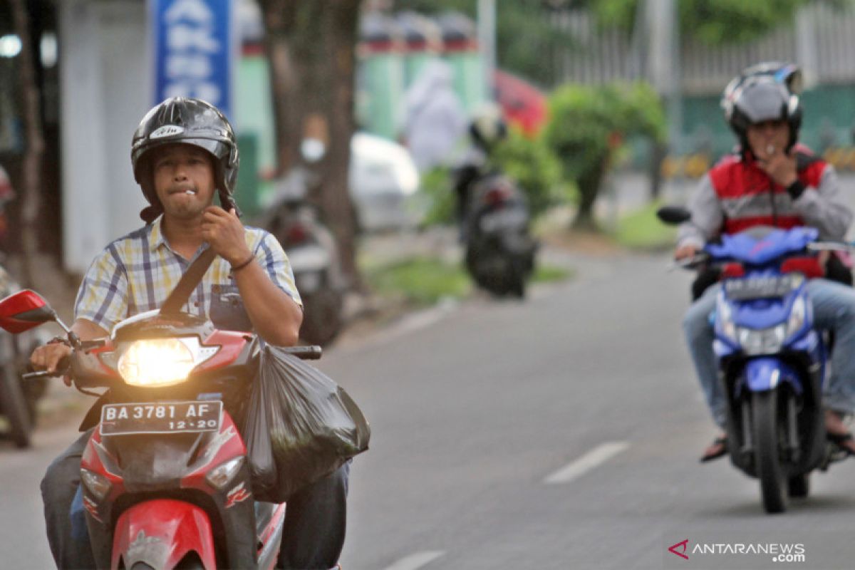 Polisi berhak tegur pengendara yang merokok