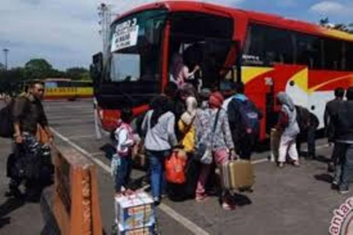 Penumpang di terminal BRPS Pekanbaru melonjak akibat tiket pesawat naik