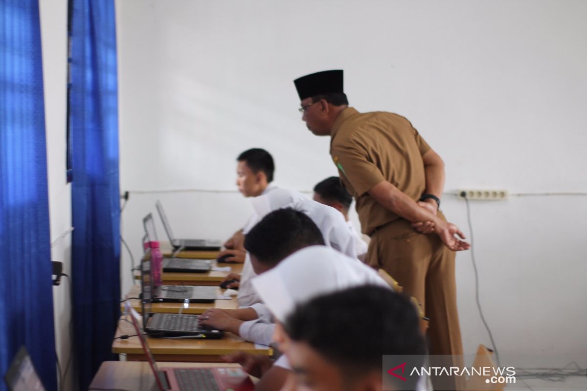 Bupati Rohil: pelaksanaan UNBK SMA/MA lancar