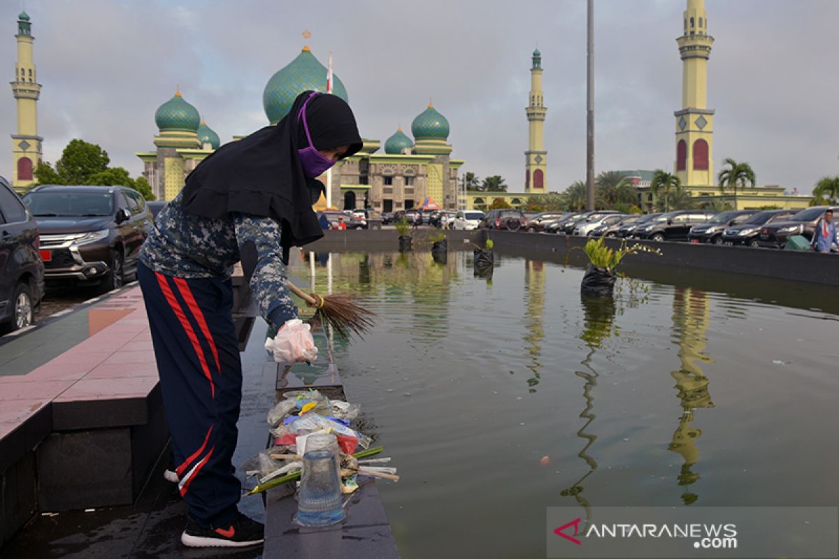 Vidio - Gubernur Riau prihatin Pekanbaru lama tidak dapat Adipura