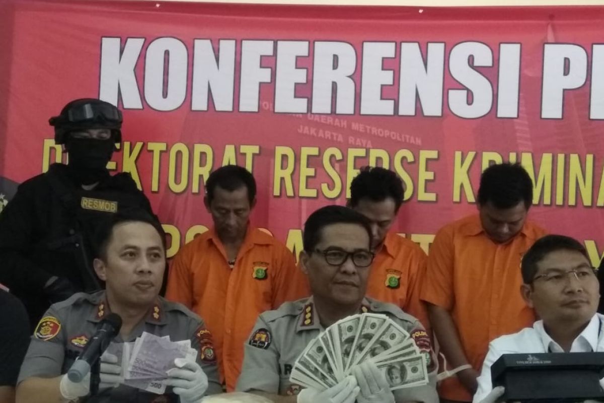 Tiga pengedar uang asing palsu ditangkap