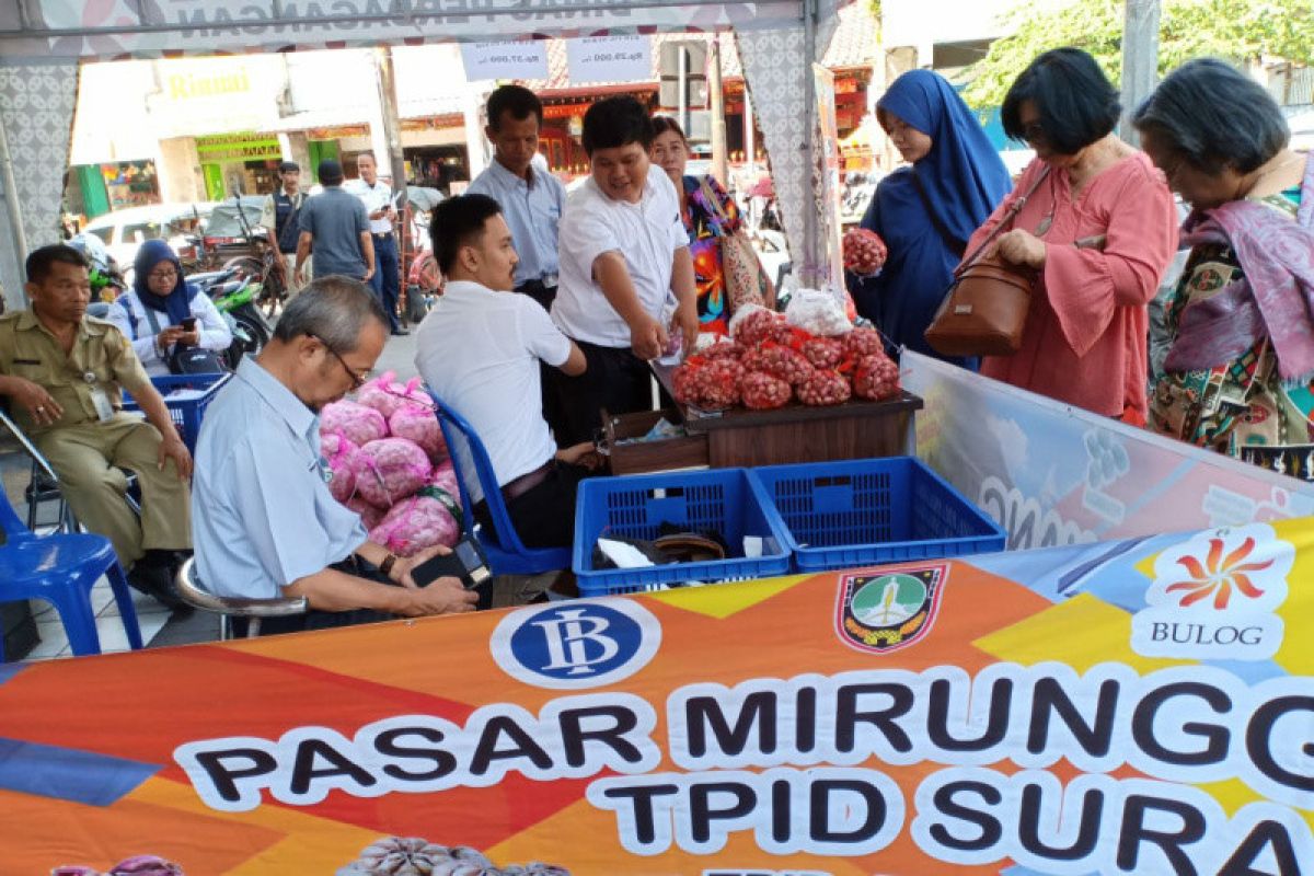 Pasar murah bawang di Solo diserbu konsumen