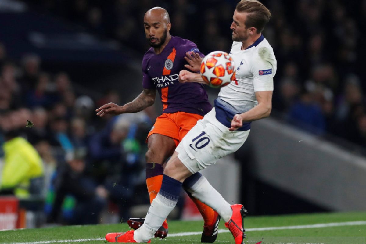 Manchester City relakan Delph pindah ke Everton