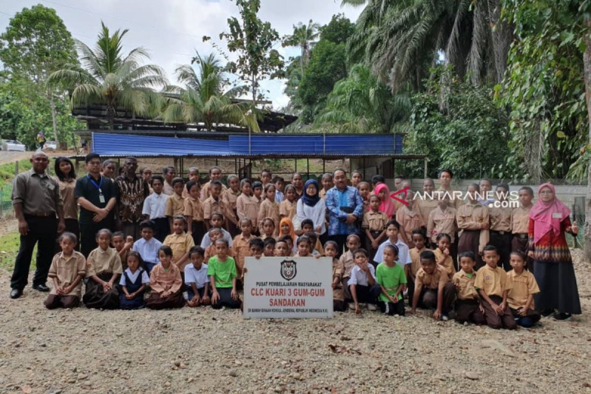 Ruang belajar sekolah anak TKI bekas kandang bebek