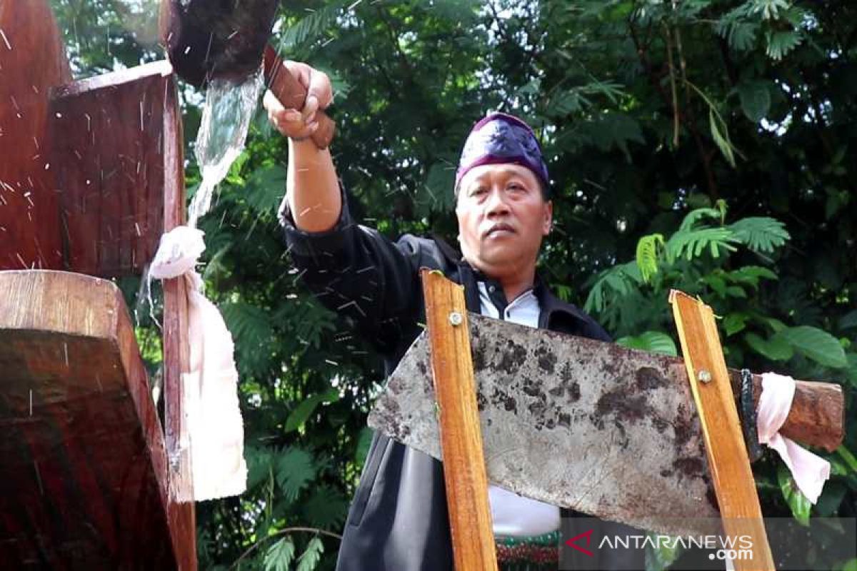 Petani Gunung Sumbing gelar tradisi Jamasan Srobong Gobang